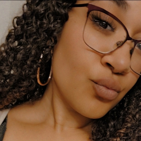 Meet your Posher, Erica - Picture 1 of 1